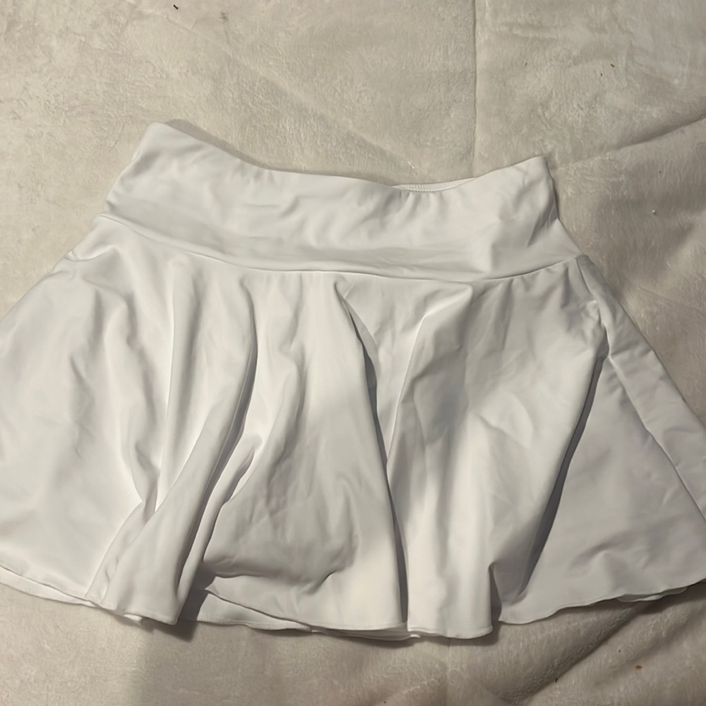 BRAND NEW HALARA everyday cloudful air 2 in 1 tennis skirt- MARVELOUS